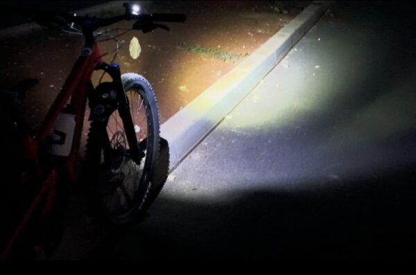Lampe LED rechargeable Stone 200 pour vélo, éclairage avant eclairage lumiere Lampe – Image 2