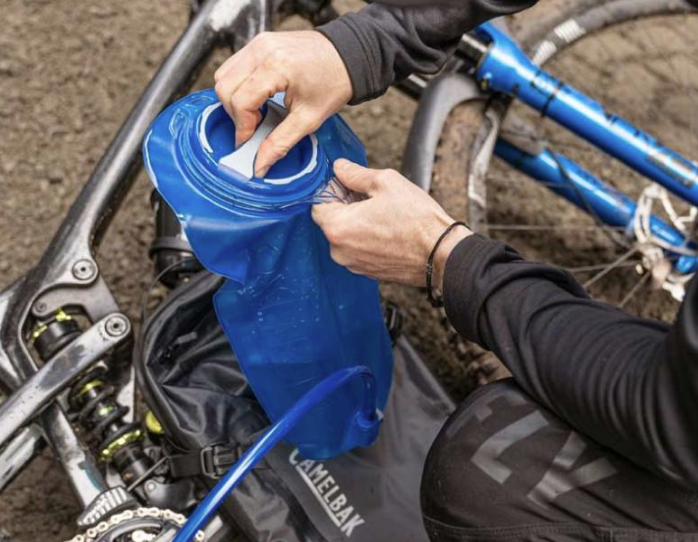 L’hydratation à vélo : le guide complet pour rouler plus longtemps et plus fort